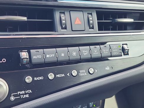 Used 2023 Lexus ES 350 w/ Premium Package FWD image 18