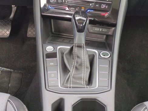 Used 2025 Volkswagen Jetta SE FWD image 20