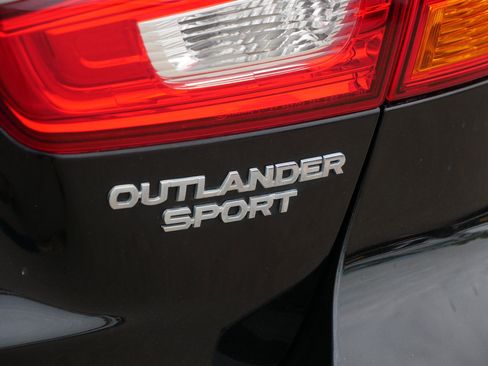 Used 2018 Mitsubishi Outlander Sport ES FWD image 8