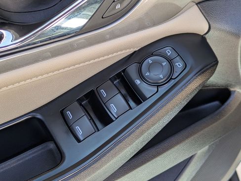 Used 2023 Chevrolet Traverse LS image 11