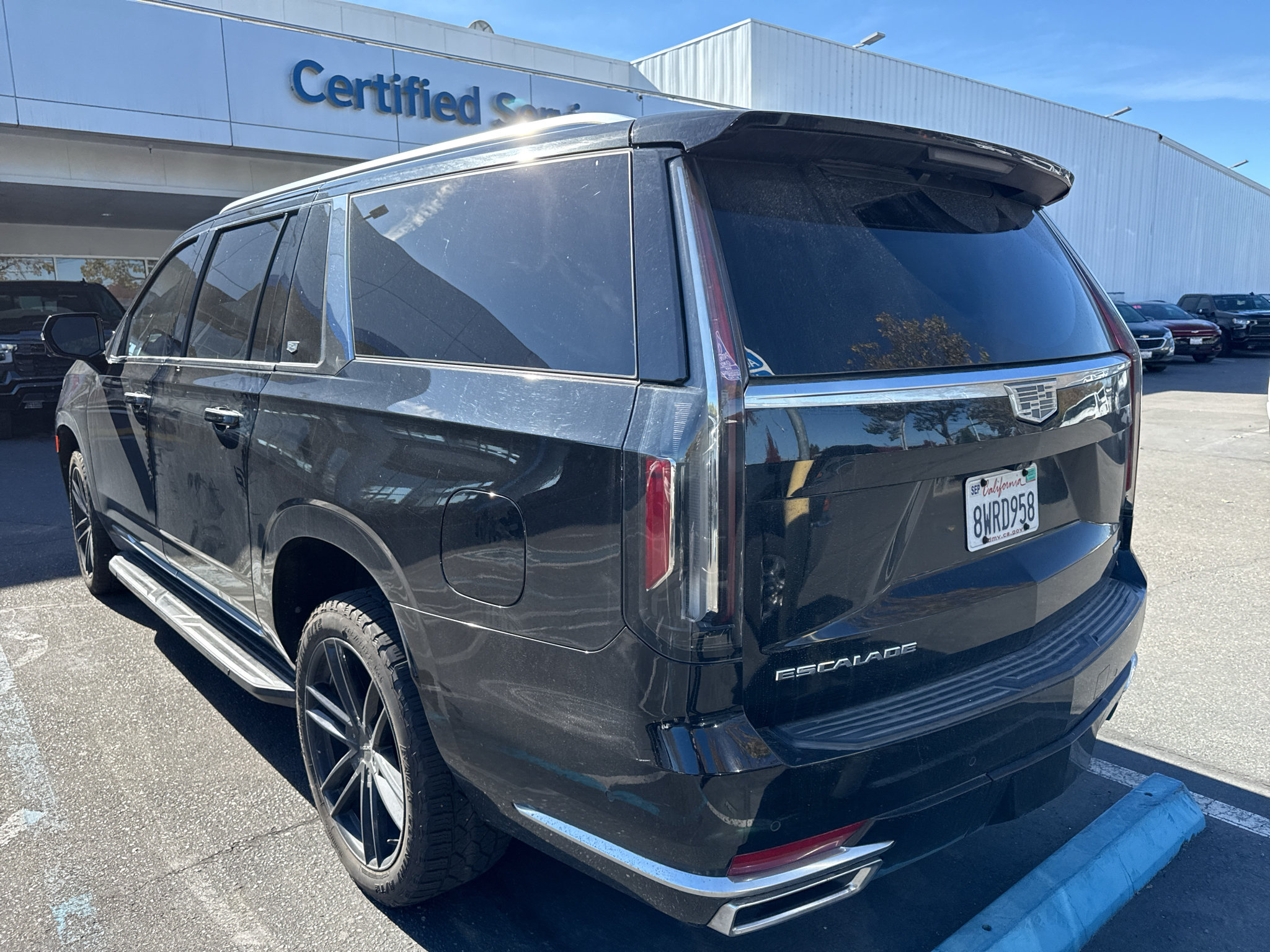 Used 2021 Cadillac Escalade ESV Premium Luxury w/ LPO, Radiant Package AWD/4WD image 5