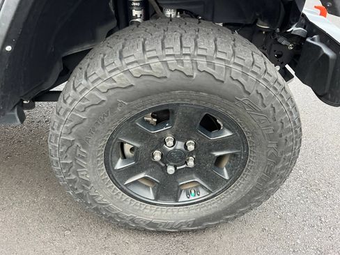 Used 2021 Jeep Gladiator Mojave AWD/4WD image 14