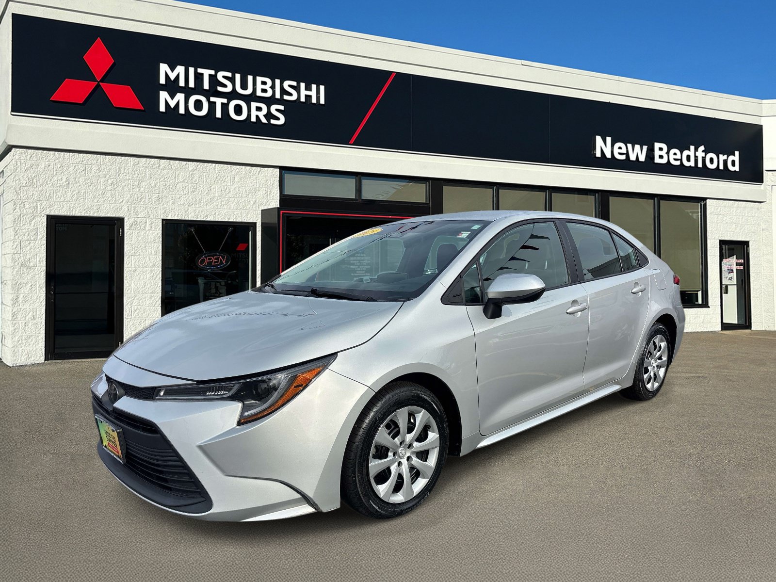 Used 2023 Toyota Corolla LE w/ Carpet Mat Package (TMS) FWD image 1