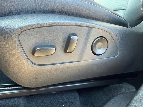 Used 2025 Chevrolet Traverse LT image 20