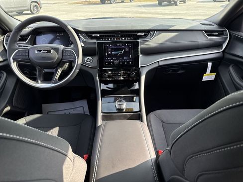 New 2025 Jeep Grand Cherokee L Laredo w/ Luxury Tech Group I image 25