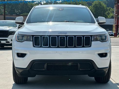 Used 2020 Jeep Grand Cherokee Laredo RWD image 2
