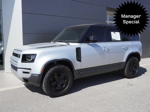 Used 2024 Land Rover Defender 110 SE AWD/4WD image 3