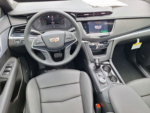 New 2026 Cadillac XT5 Luxury w/ LPO, ONYX Package FWD image 9