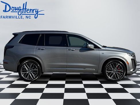 Used 2024 Cadillac XT6 Sport w/ Technology Package image 6