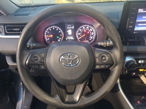 Used 2022 Toyota RAV4 XLE image 19