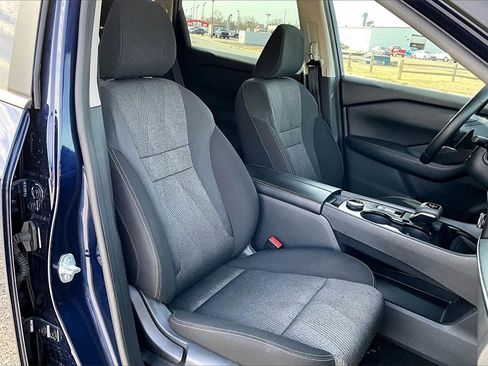 Used 2025 Nissan Rogue SV image 7