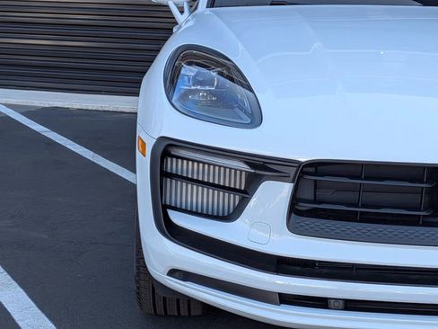 Certified 2025 Porsche Macan S AWD/4WD image 13