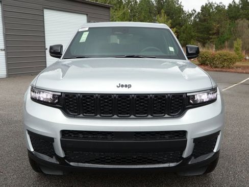 New 2025 Jeep Grand Cherokee L Altitude image 2
