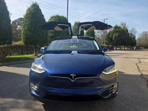 Used 2018 Tesla Model X 75D image 9