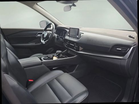 Used 2021 Nissan Rogue SV image 23