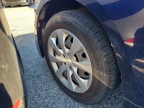 Used 2020 Toyota Corolla LE image 25