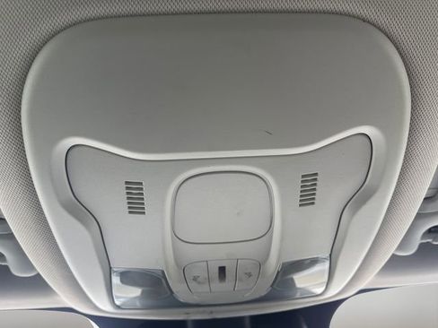 Used 2019 Jeep Renegade Latitude w/ Popular Equipment Group AWD/4WD image 16