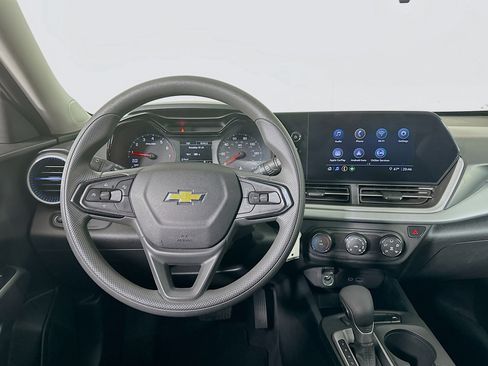 Used 2025 Chevrolet Trax LS image 17