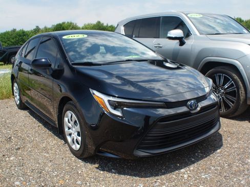 Used 2023 Toyota Corolla LE FWD image 1