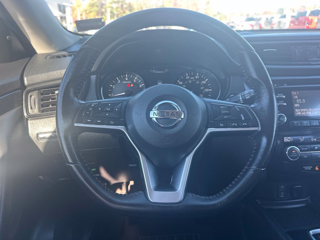 Used 2017 Nissan Rogue SV AWD/4WD image 20