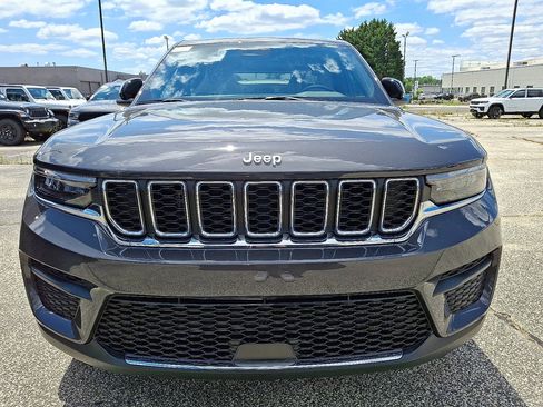 New 2026 Jeep Grand Cherokee Laredo X AWD/4WD image 2