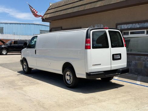 Used 2017 Chevrolet Express 3500 Extended RWD image 8