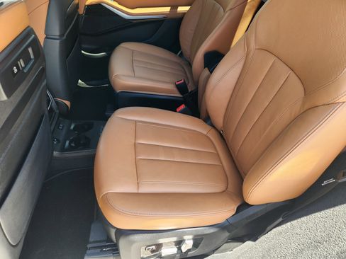 Used 2022 BMW X7 xDrive40i w/ M Sport Package AWD/4WD image 31