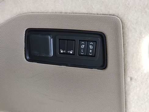 Certified 2024 Cadillac Escalade ESV Premium Luxury image 27