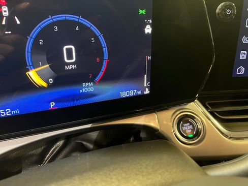 Used 2025 Chevrolet Trax LT w/ LT Convenience Package image 39