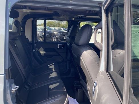 New 2025 Jeep Gladiator High Tide image 32