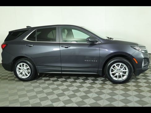 Used 2023 Chevrolet Equinox LT image 2