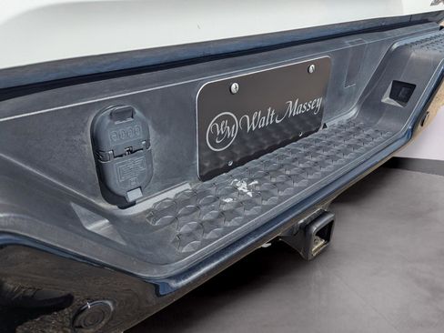 Used 2023 Chevrolet Colorado ZR2 w/ ZR2 Convenience Package III image 32