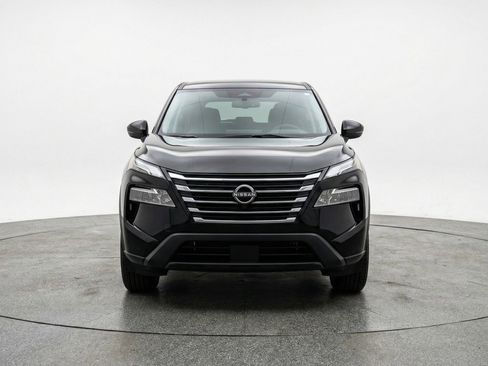 Used 2025 Nissan Rogue SV FWD image 2