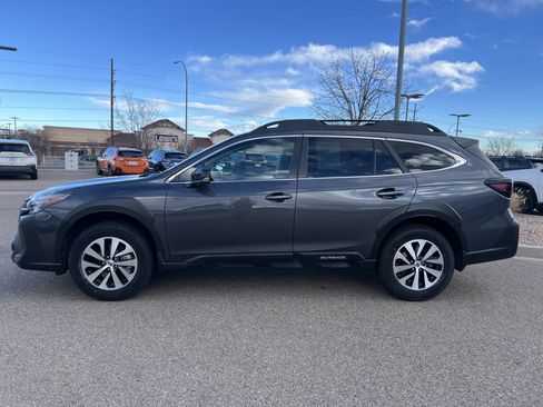 Used 2023 Subaru Outback Premium image 12