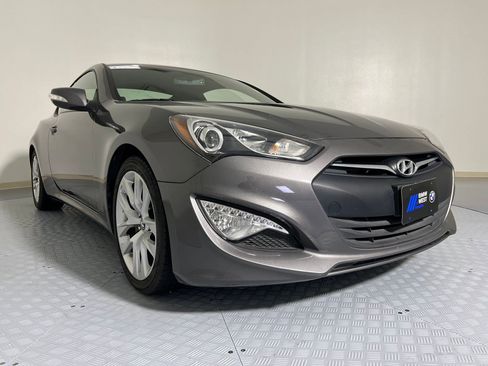 Used 2013 Hyundai Genesis 3.8 image 7