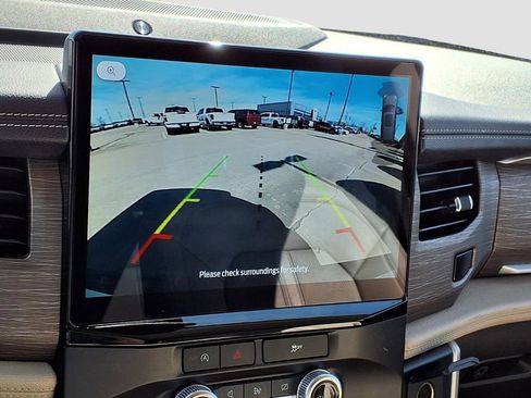 Used 2024 Ford Expedition Limited image 11