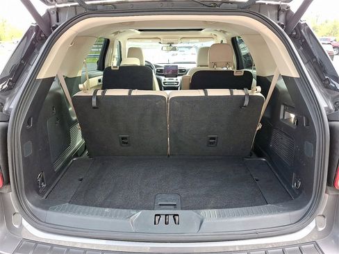 Used 2021 Ford Explorer XLT w/ Equipment Group 202A image 31