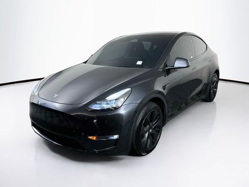 Used 2025 Tesla Model Y Long Range AWD/4WD image 3