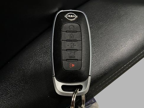 Certified 2025 Nissan Rogue SV image 31