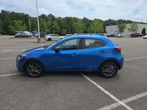 Used 2020 Toyota Yaris XLE FWD image 6