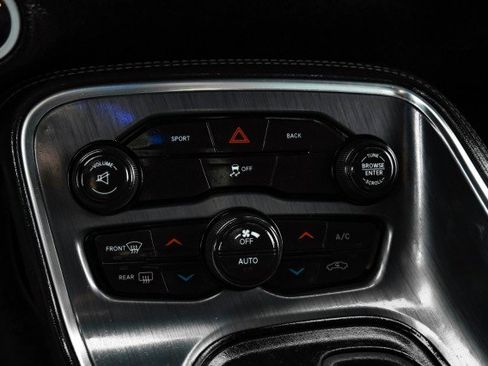 Used 2015 Dodge Challenger SXT image 22