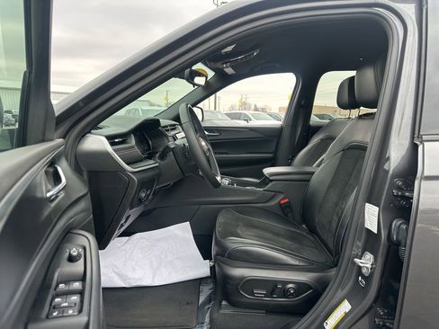 Used 2024 Jeep Grand Cherokee L Laredo image 8