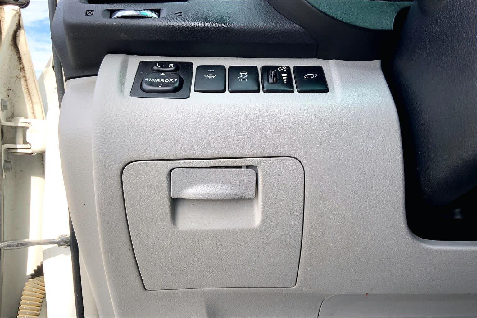Used 2011 Toyota Highlander SE FWD image 31