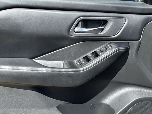Used 2025 Nissan Rogue SV FWD image 22
