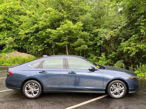 Used 2023 Honda Accord EX image 6