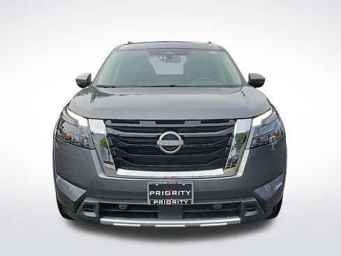 Used 2025 Nissan Pathfinder SL AWD/4WD image 7