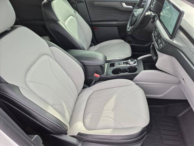Certified 2025 Ford Escape Platinum w/ Premium Technology Package AWD/4WD image 21