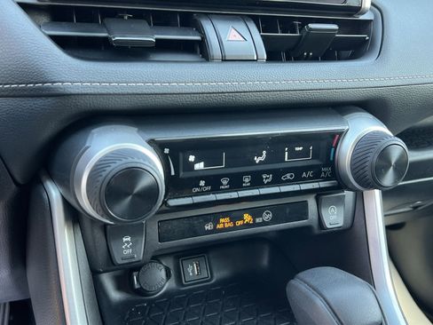 Used 2024 Toyota RAV4 LE image 21