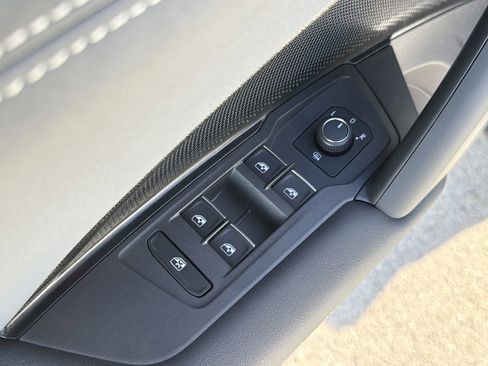 Used 2025 Volkswagen Tiguan SE R-Line FWD image 23