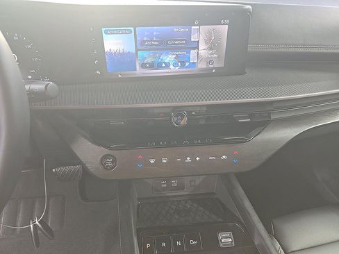 Used 2025 Nissan Murano SV AWD/4WD image 9